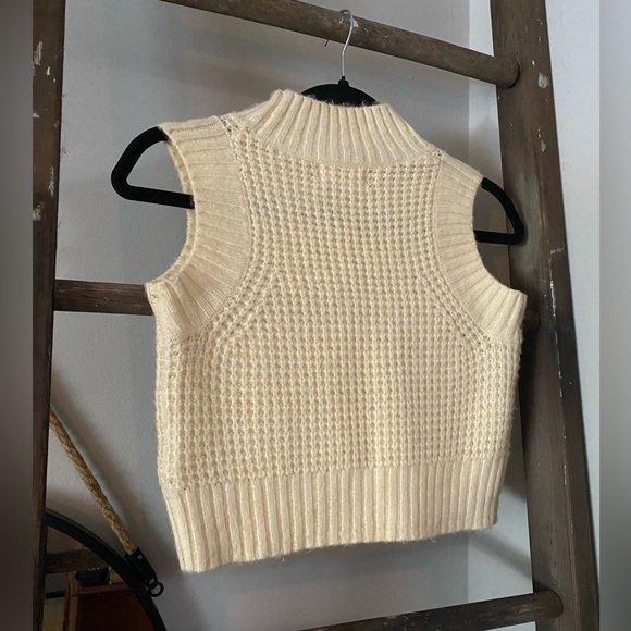 Size: XS Super soft sweater vest by Jessica Simpson - Picture 4 of 4